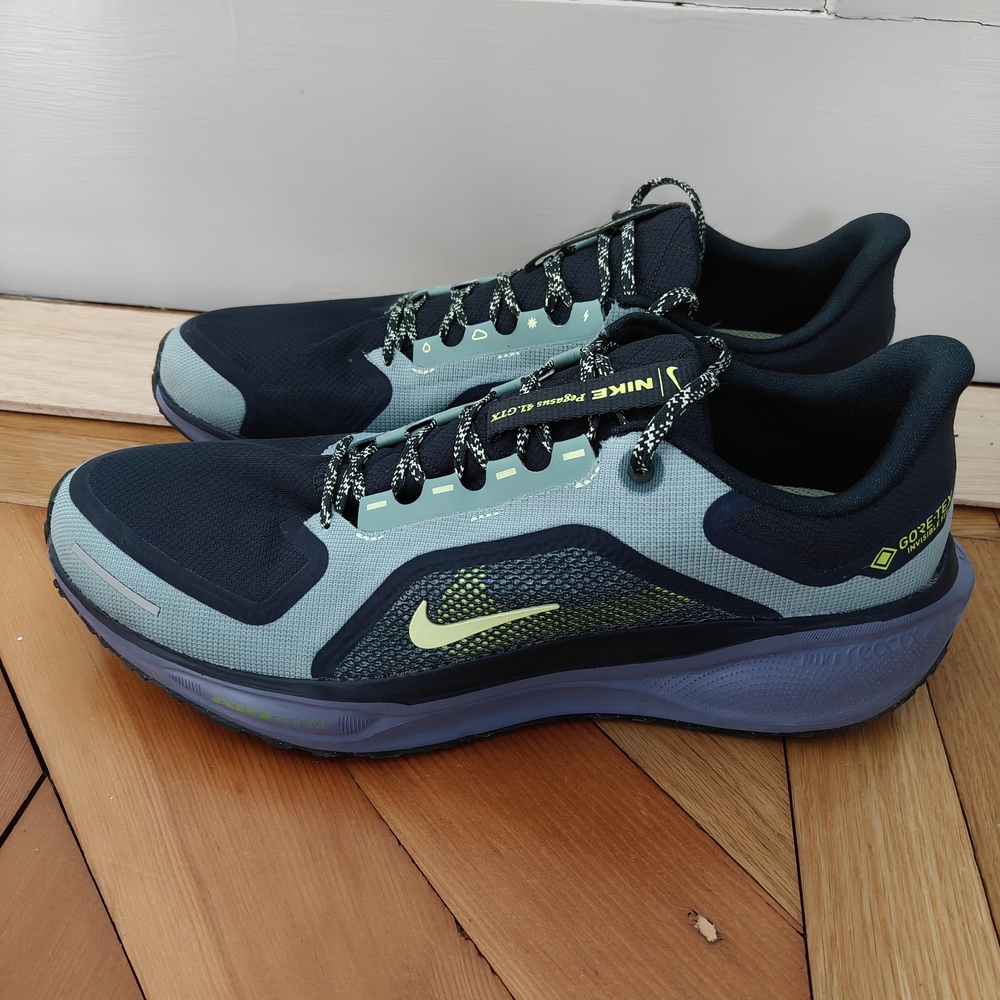 Nike Men's Black and Green Athletic Shoes